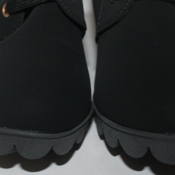 New with box Suede Lace Up Lug Sole w Heel Everyday or Snow Boot Bootie 41 10 - Picture 4 of 7